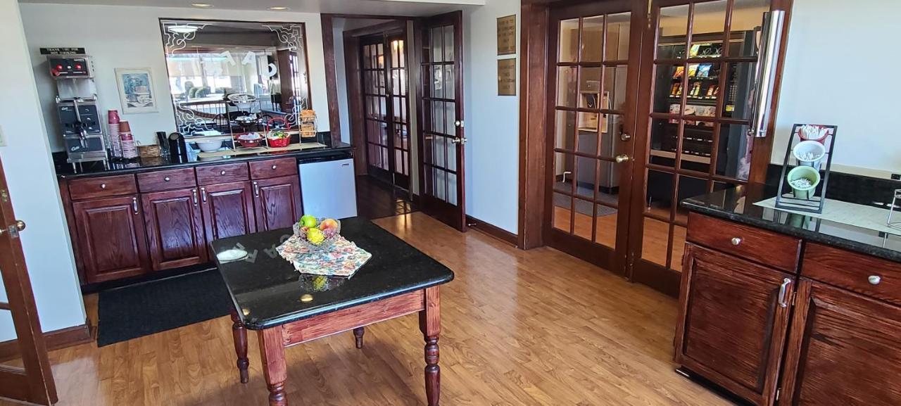 Red Roof Inn & Suites Cornelius - Lake Norman Luaran gambar