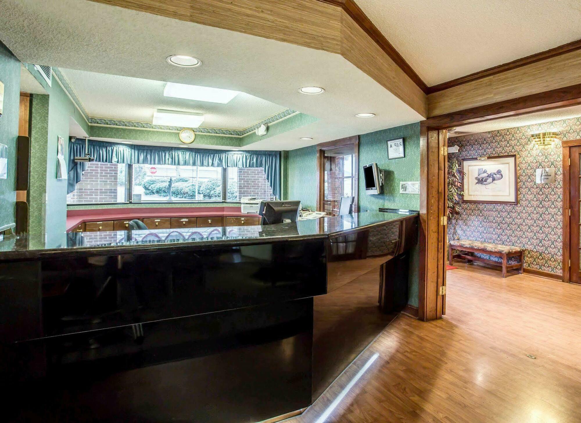 Red Roof Inn & Suites Cornelius - Lake Norman Luaran gambar