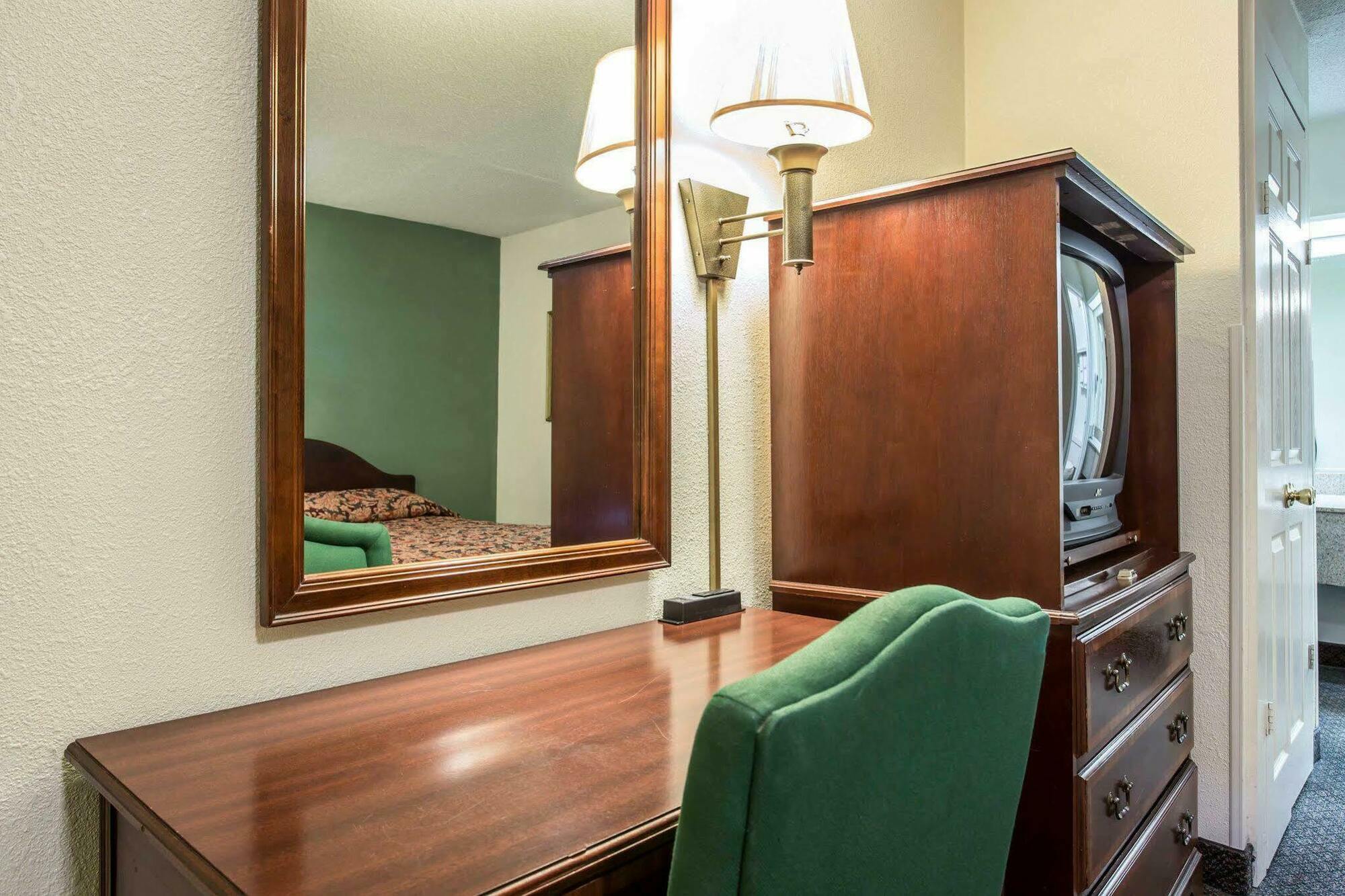 Red Roof Inn & Suites Cornelius - Lake Norman Luaran gambar