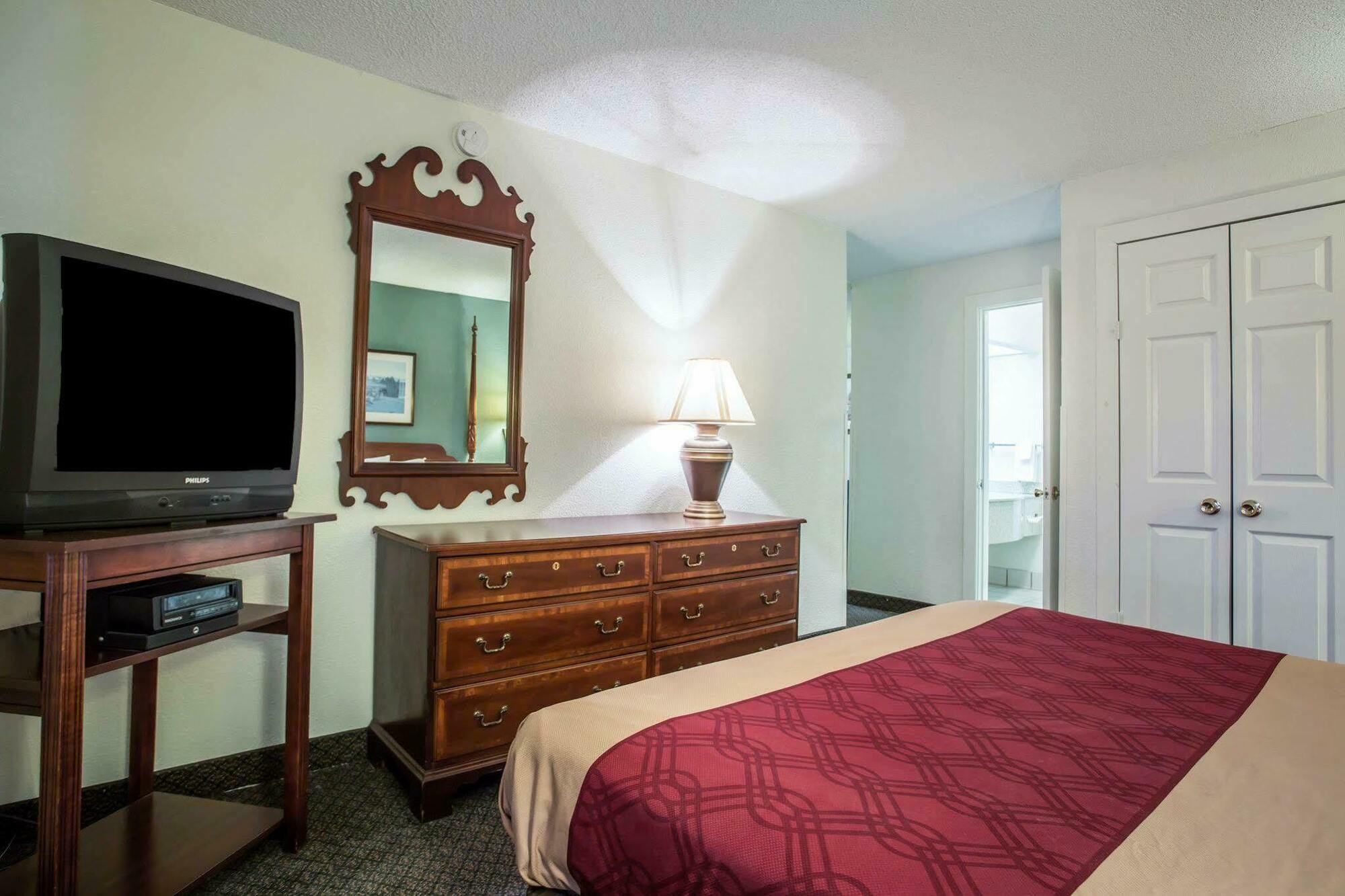Red Roof Inn & Suites Cornelius - Lake Norman Luaran gambar