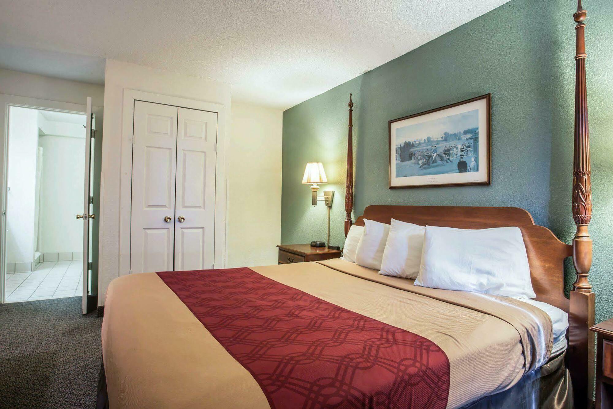 Red Roof Inn & Suites Cornelius - Lake Norman Luaran gambar